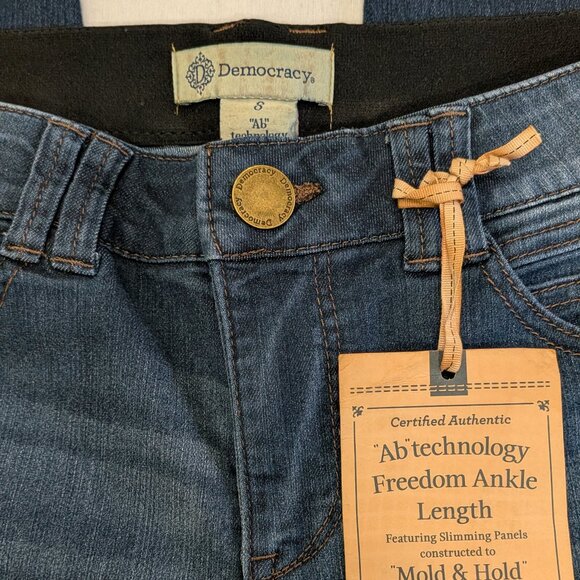NWT Democracy Women's “Ab Technology” Freedom Ankle Jeans. Size 8 - Picture 2 of 5